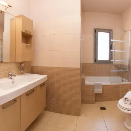 Skala Sleeps 6 Pool Wifi וילה