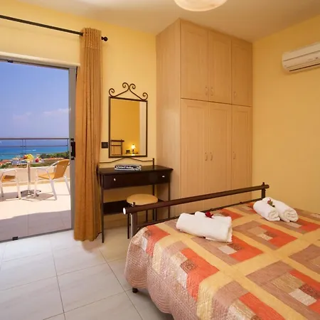 Villa Skala Sleeps 6 Pool Wifi